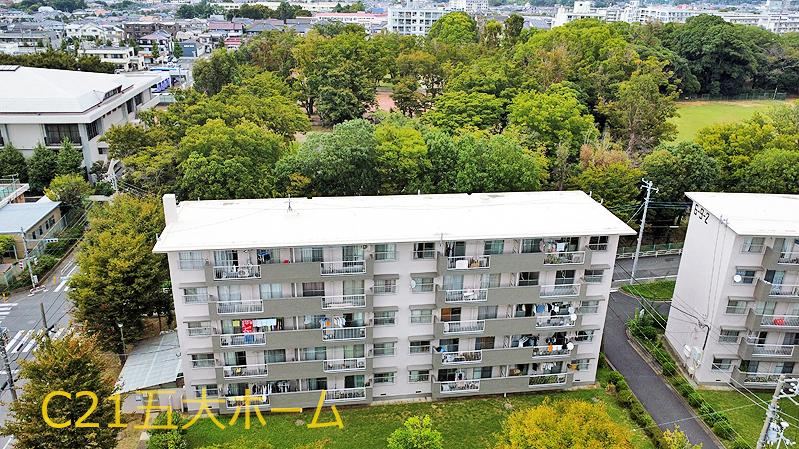 Renovated 2LDK Corner Apartment in Koganehara - Photo 1