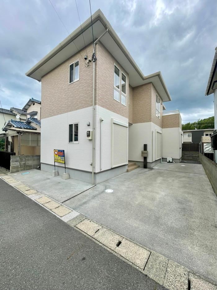 Well-Maintained 4LDK House in Ongano - Photo 1
