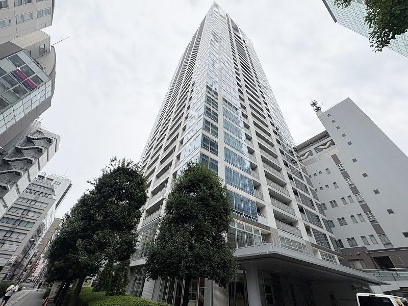 3LDK apartment in Chiyoda Ward, Tokyo - Photo 1