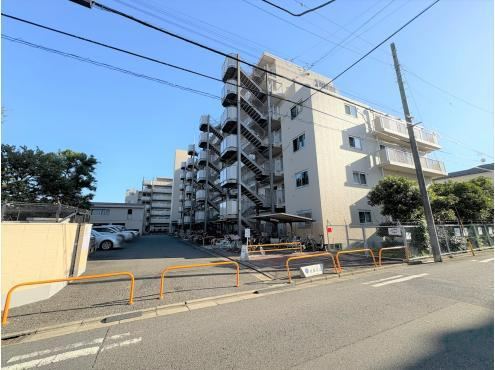 Bright 3LDK Apartment in Kawasaki - Photo 1