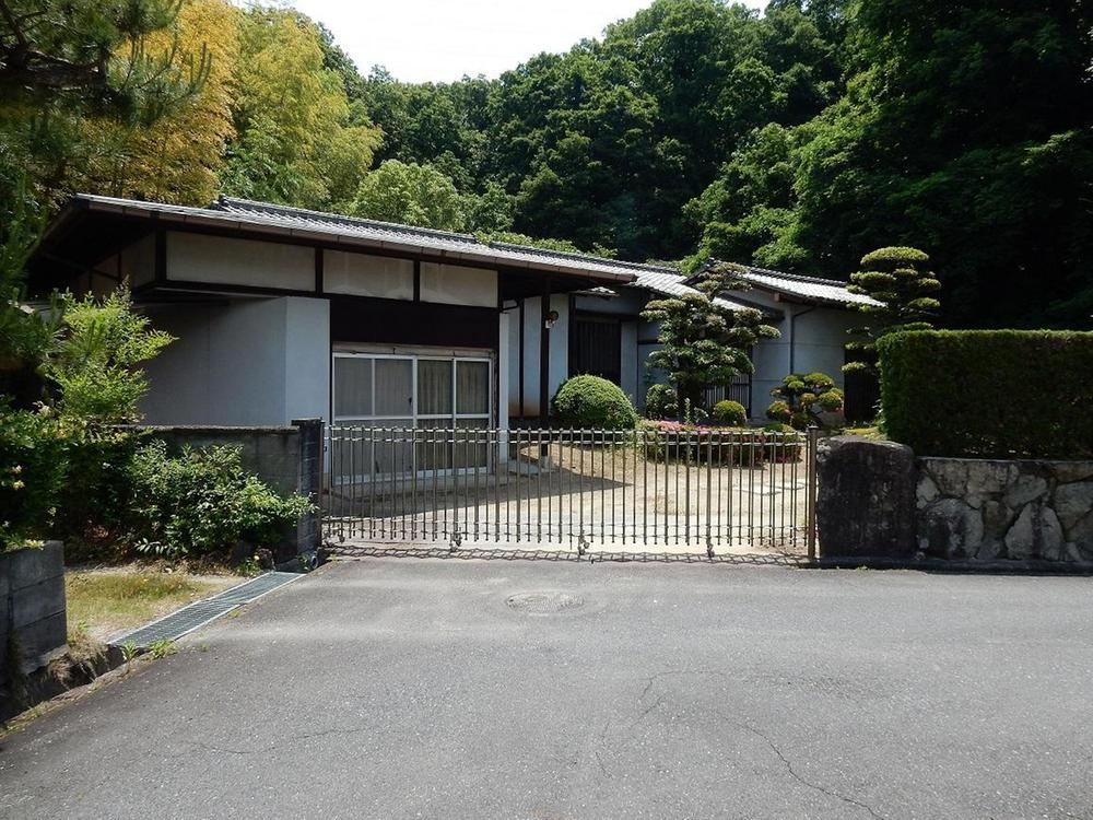 Spacious 3LDK Detached House with Large Garden in Kasugadai - Photo 1