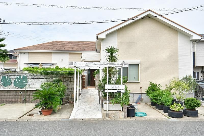 Newer Popular 3LDK Single-Story Home with Ample Parking - Photo 1