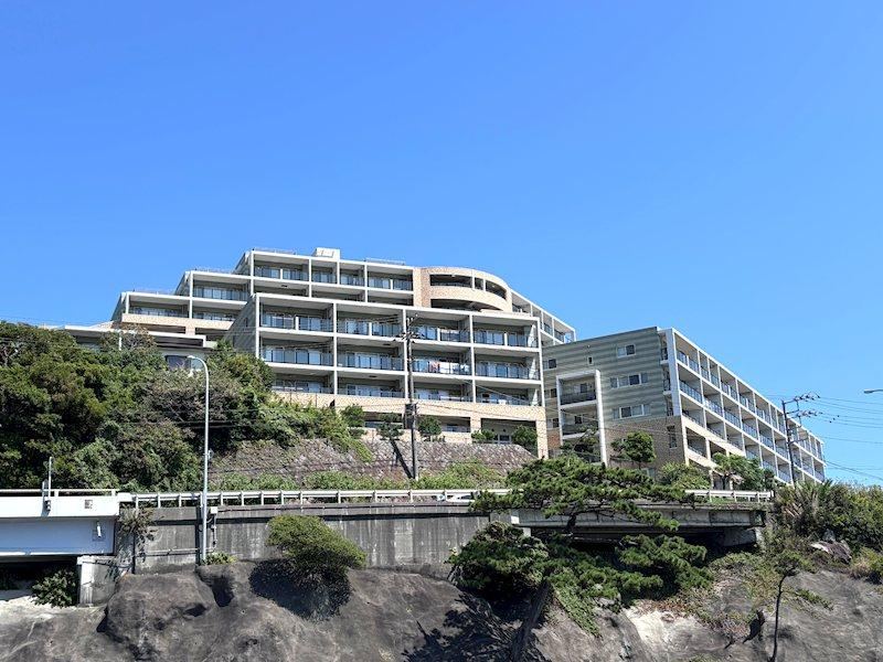 Renovated 2LDK Apartment in Beachside Location - Photo 1