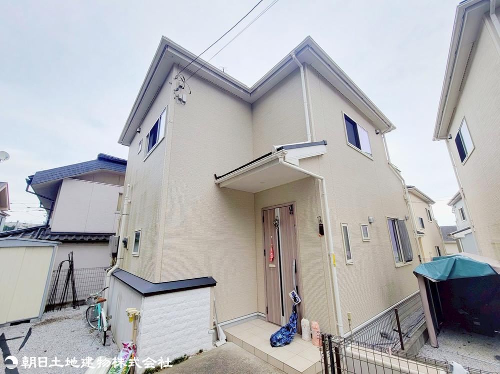 Modern 4LDK House with Solar Panels in Hachioji - Photo 1