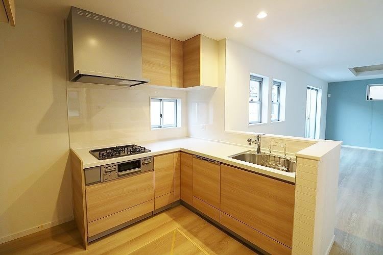 Spacious 4LDK Apartment in Soka City - Photo 1