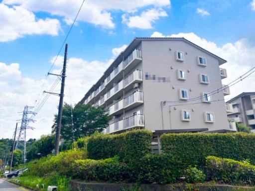 Convenient 3LDK Apartment with Attic Storage in Seigaoka, Tama City - Photo 1