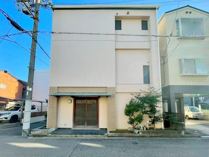 Versatile 2LDK House in Minato Town, Akashi - Photo 1