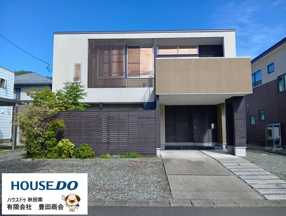 Modern Home with Elegant Design in Akita City - Photo 1