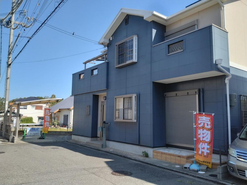 Family-Friendly 5LDK Home with Solar Power - Photo 1