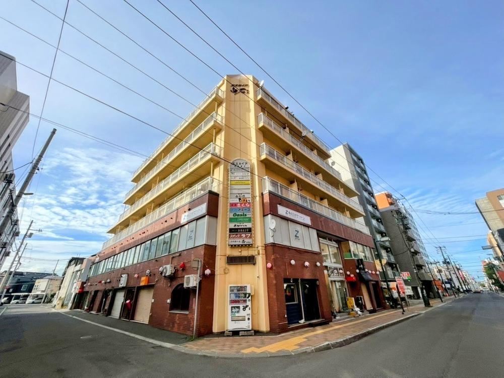 Renovated 1LDK Apartment Near Shiroishi Station - Photo 1