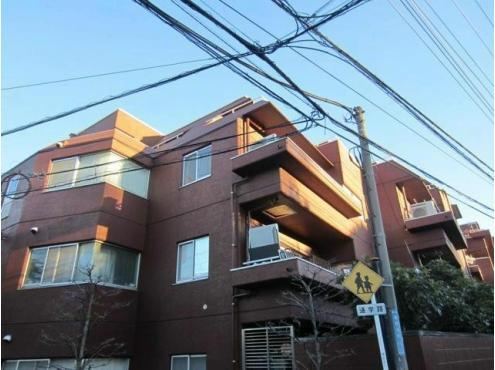 Renovated 3LDK Apartment with Great Sunlight - Photo 1
