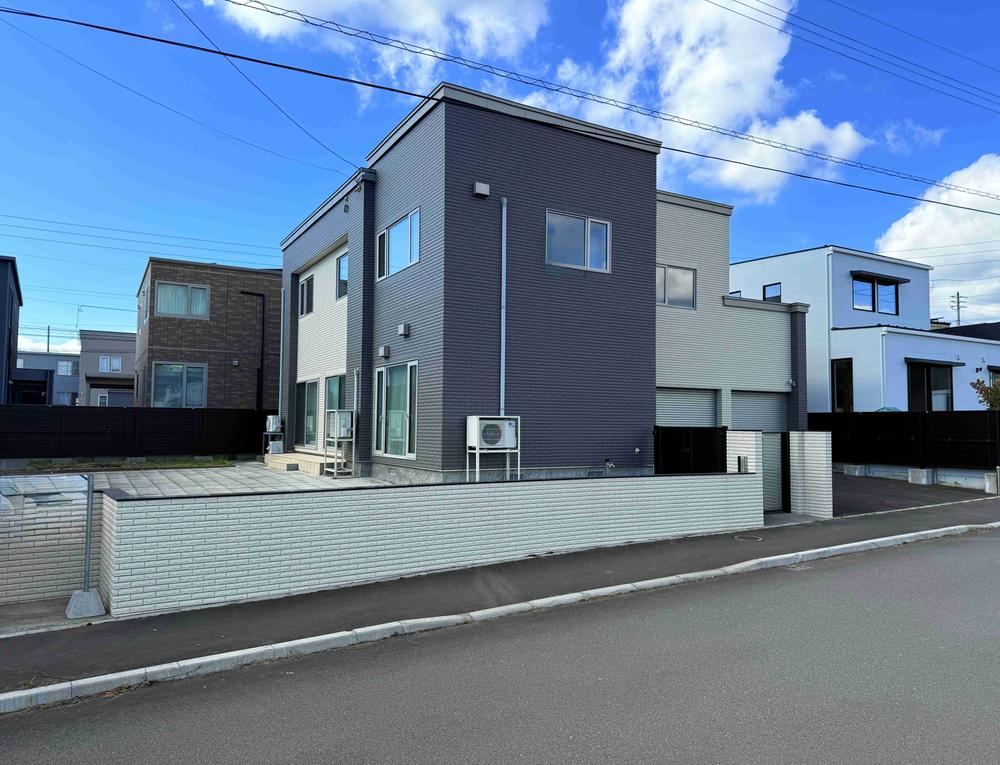 Stylish 4LDK Detached House in Quiet Hakodate Neighborhood - Photo 1