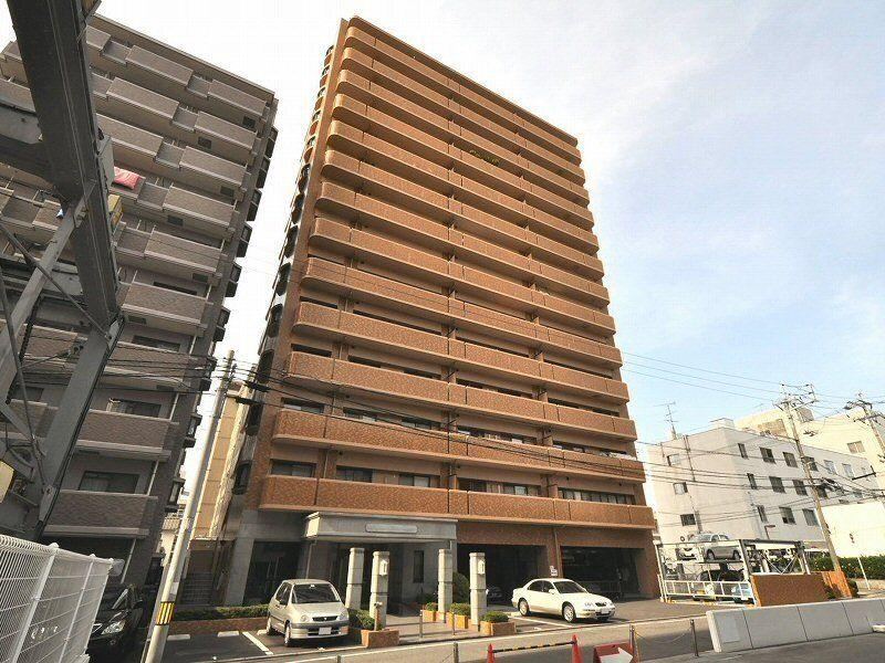 4LDK apartment in Matsuyama, Ehime - Photo 1