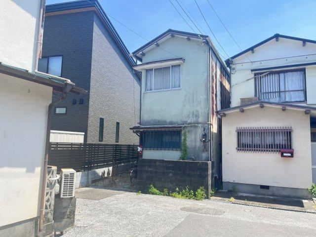 Convenient 4DK Detached House Near Shopping and Schools - Photo 1