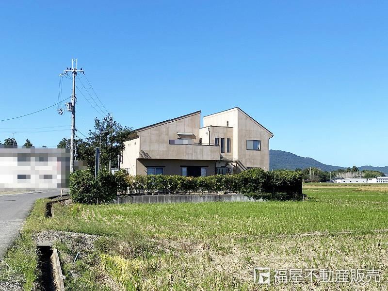Charming 6LDK+3S House with Scenic Views - Photo 1