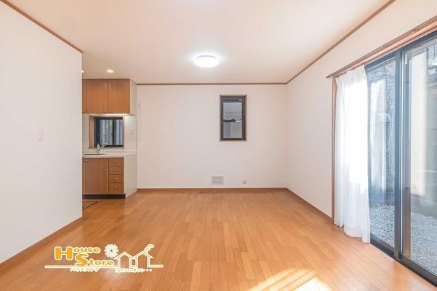 Spacious 4LDK Home with Parking in Nakane - Photo 1