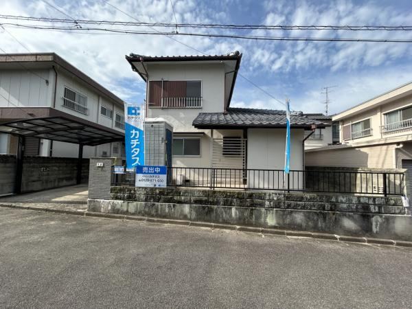 Renovated 3LDK Home with Scenic Views - Photo 1