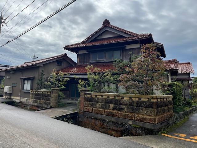 Spacious Country House with Storage in Yasukicho - Photo 1