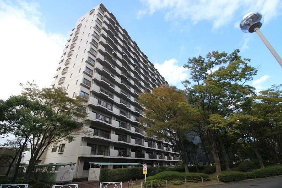 Spacious 3LDK Apartment in Higashitanaka - Photo 1