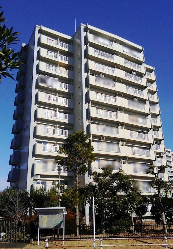 Elevated 3DK Apartment Near Tama Center - Photo 1