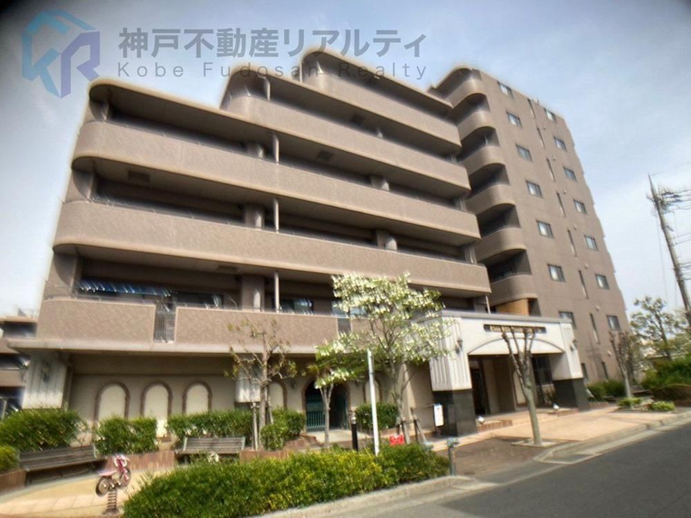3LDK apartment in Tarumi Ward, Kobe, Hyogo - Photo 1