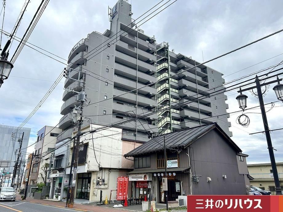 2DK Apartment with Modern Renovations Near Ome Station - Photo 1