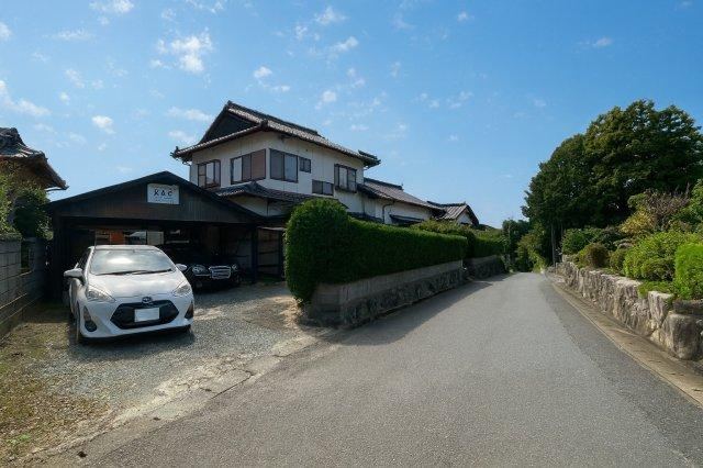 Spacious 6LDK House Surrounded by Nature in Chikushino - Photo 1