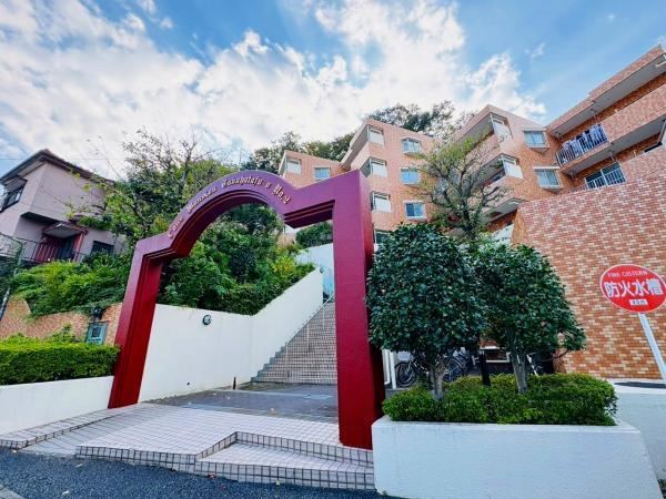 Scenic 3LDK Apartment with Great Views in Hino - Photo 1