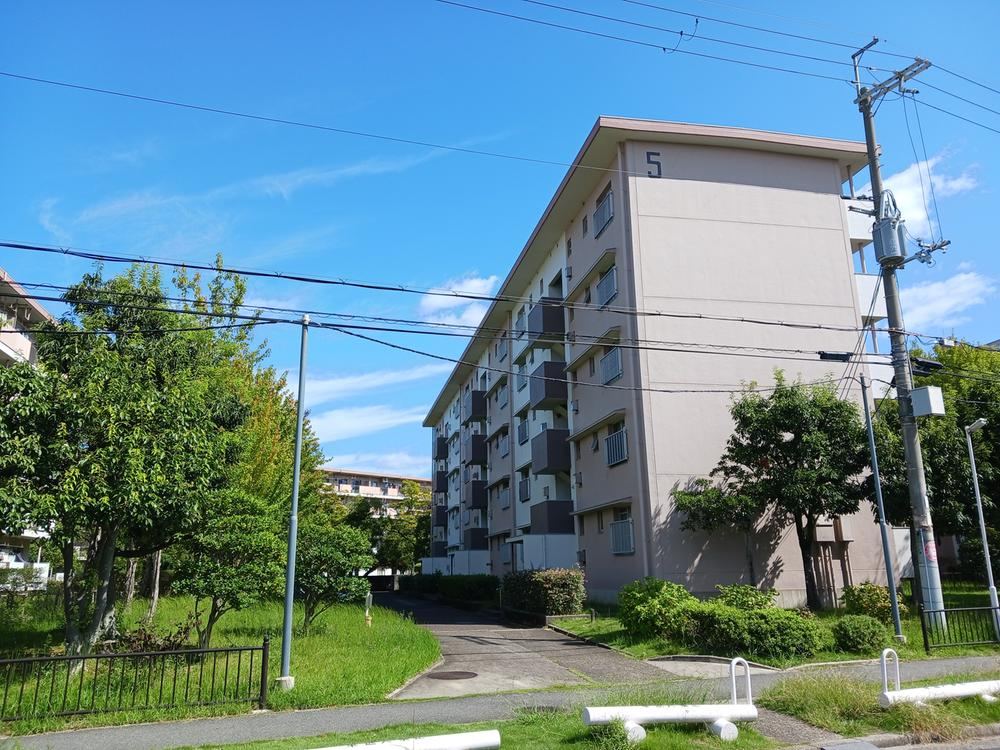 2LDK apartment in Hirakata, Osaka - Photo 1