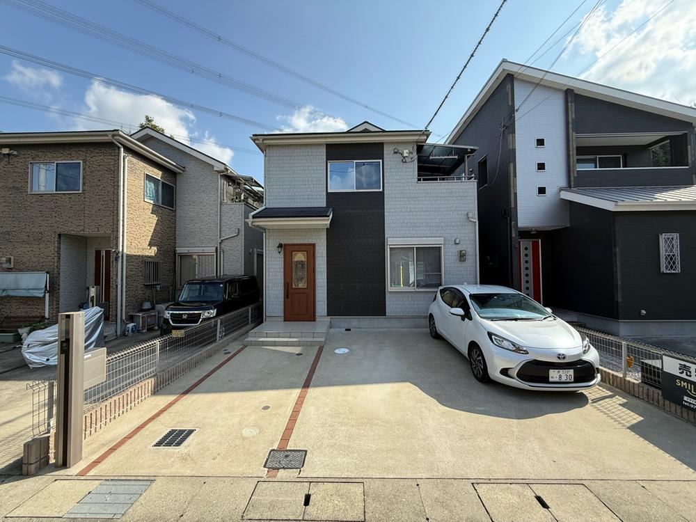 Renovated 4LDK Home with Modern Amenities in Sakai - Photo 1