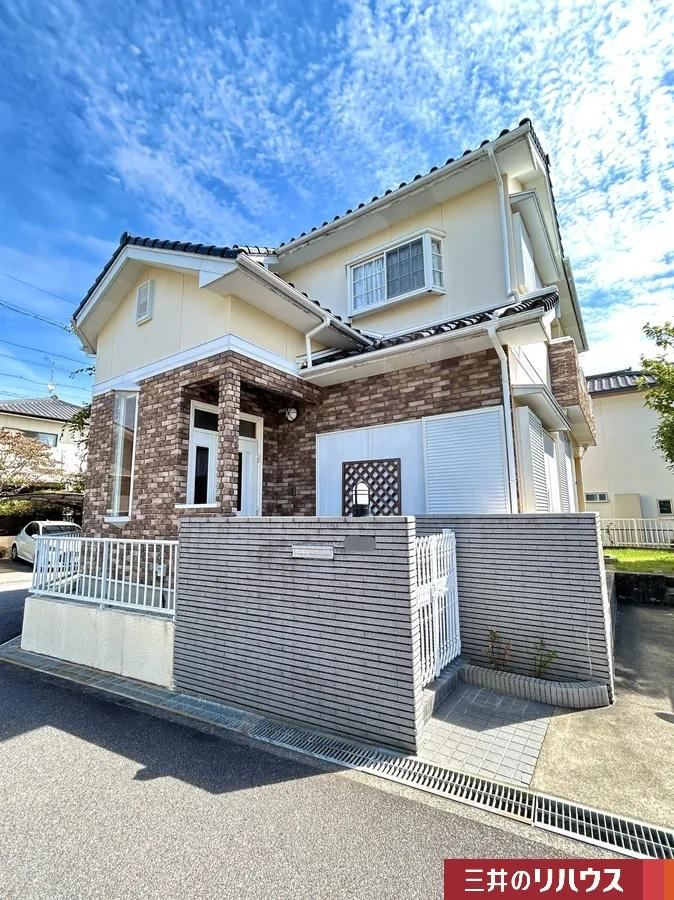 Spacious 4LDK House Near Nishiokazaki Station - Photo 1