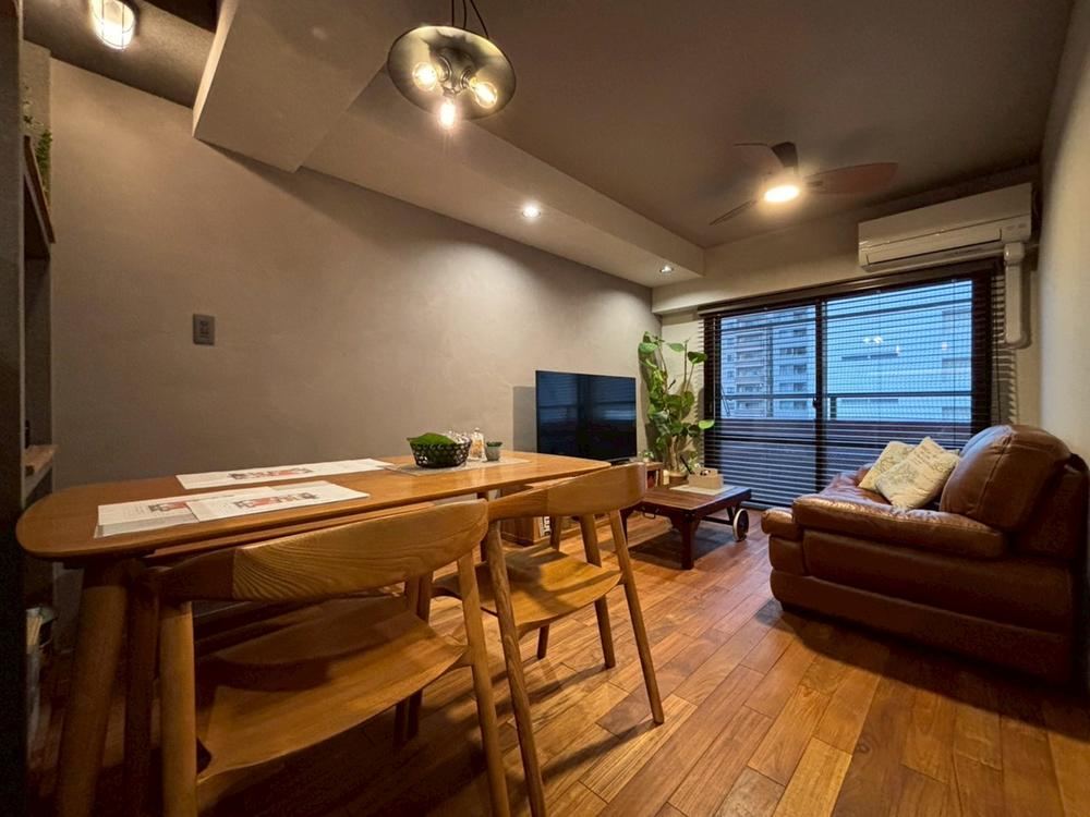 Stylish 1LDK Apartment with Vintage Furniture - Photo 1