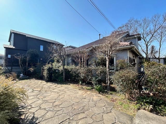 Spacious 5LDK House with Garden in Funabashi - Photo 1