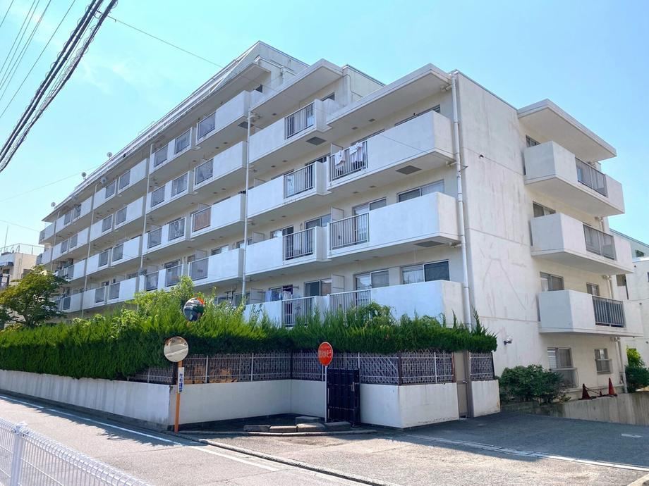 3LDK apartment in Matsuyama, Ehime - Photo 1