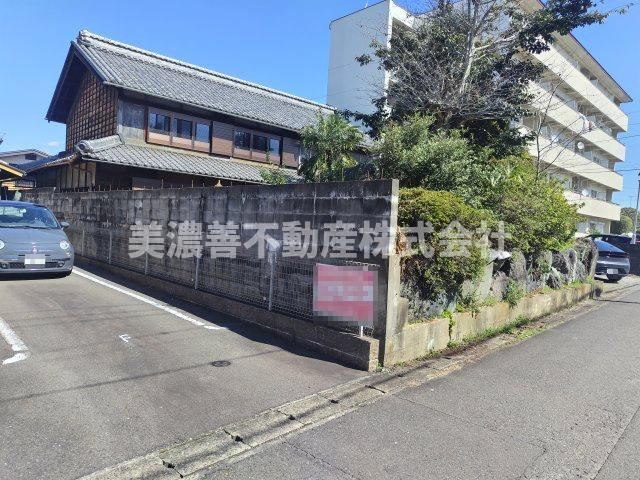 Spacious 10K House Near Hospital - Photo 1
