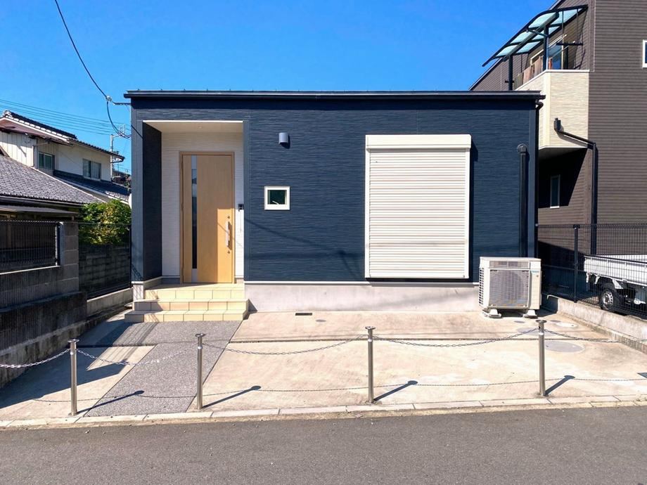 Modern 1LDK Detached House in Takako-cho - Photo 1