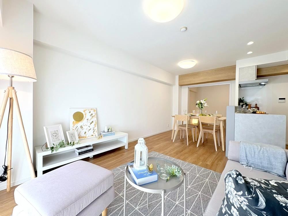 Sunny 3LDK Apartment with Private Entrance in Hōsen - Photo 1