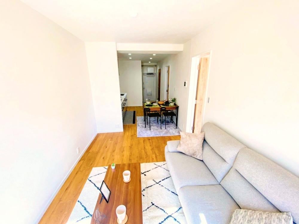 Fully Renovated 2LDK Apartment with Furniture - Photo 1