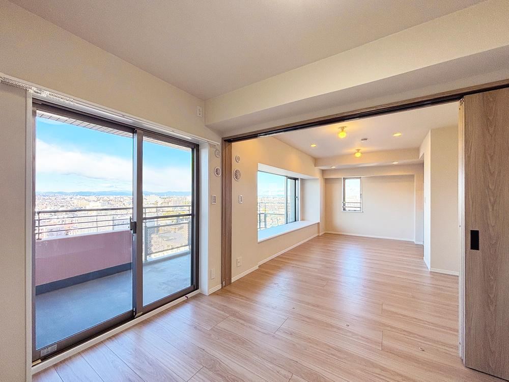 Renovated 3LDK Apartment in Tsutsujigaoka - Photo 1