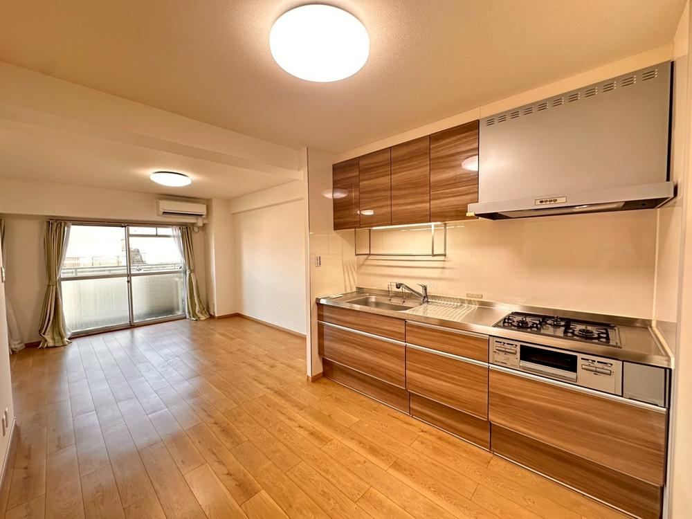 2LDK apartment in Higashiosaka, Osaka - Photo 1