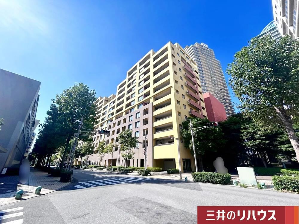 Spacious 3LDK Apartment Near Kaihin Makuhari Station - Photo 1