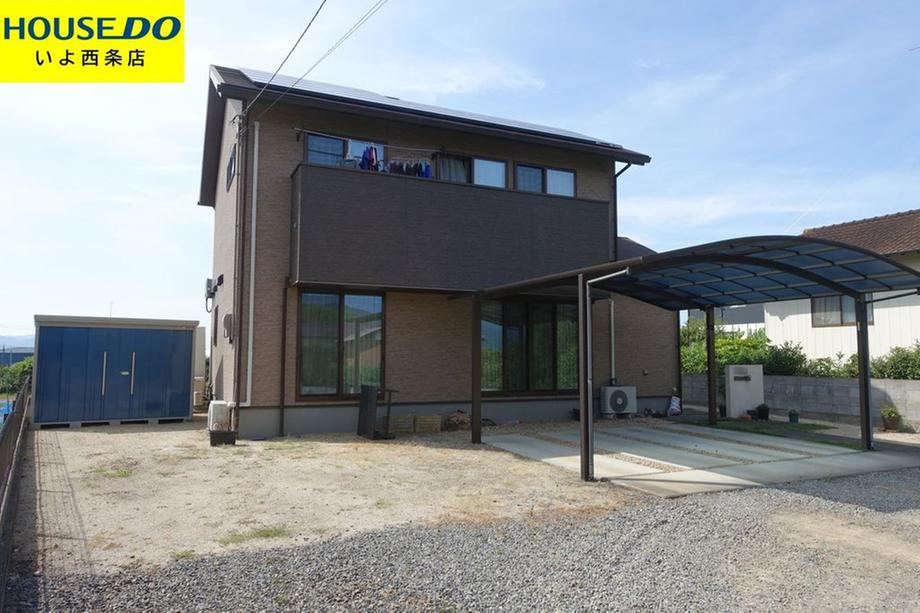 Well-Built 4LDK House with Solar Panels - Photo 1