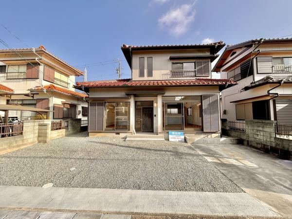 Renovated 3LDK Home Near Tokuwa Station - Photo 1