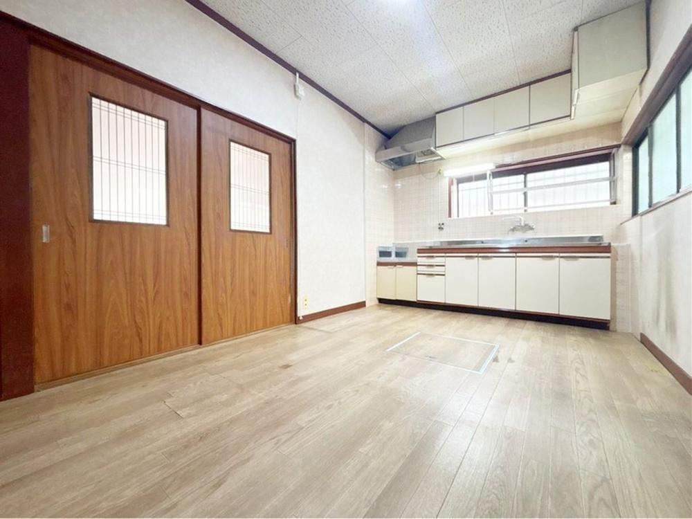 5DK House with Parking and Good Ventilation in Nishinomiya - Photo 1