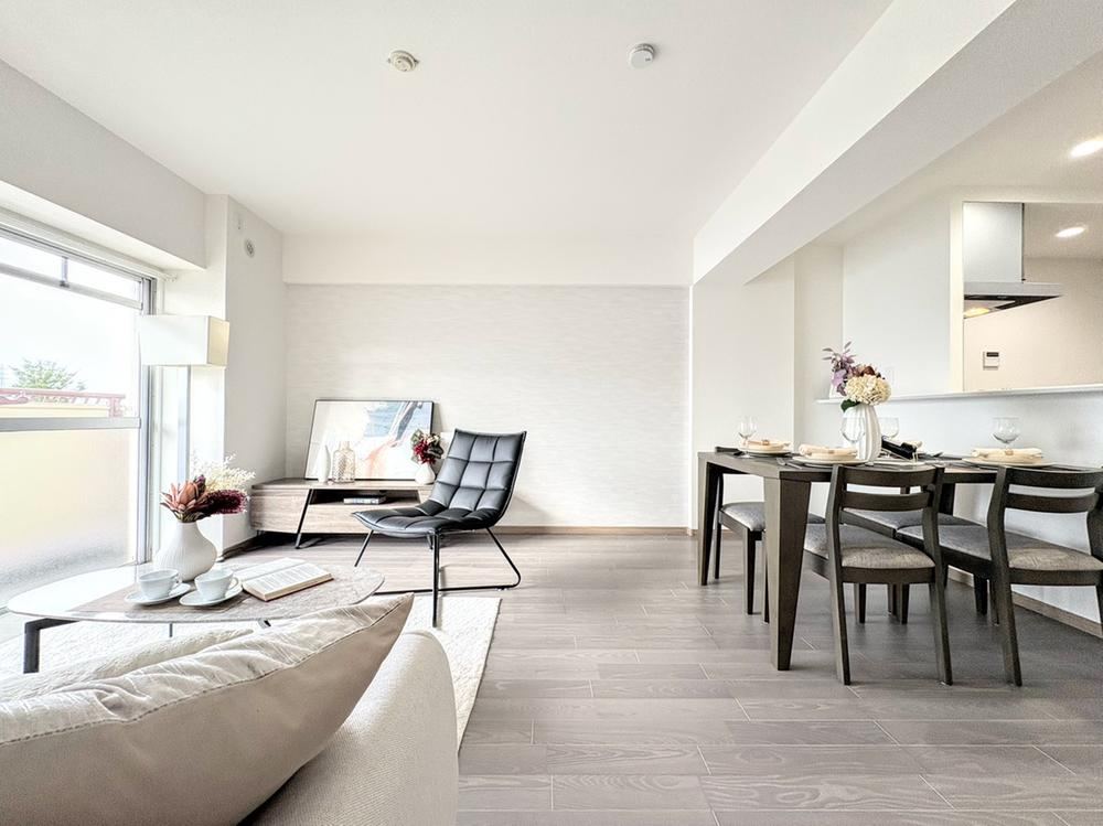 Stylish Corner 3LDK Apartment with Renovation in Mitaka - Photo 1
