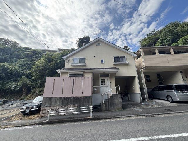 Large 7LDK House with Carport Near Higashi-Zushi Station - Photo 1