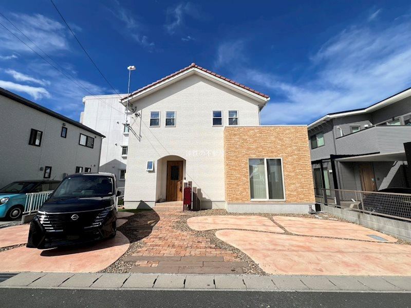 Custom-Built 3LDK Home with Spacious Garden Perfect for Families - Photo 1