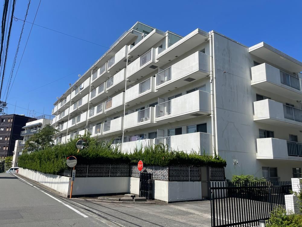 1LDK apartment in Matsuyama, Ehime - Photo 1