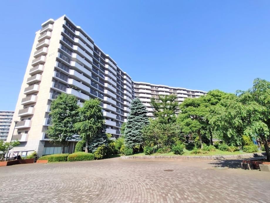 Bright 4LDK Apartment in Shirasaki - Photo 1