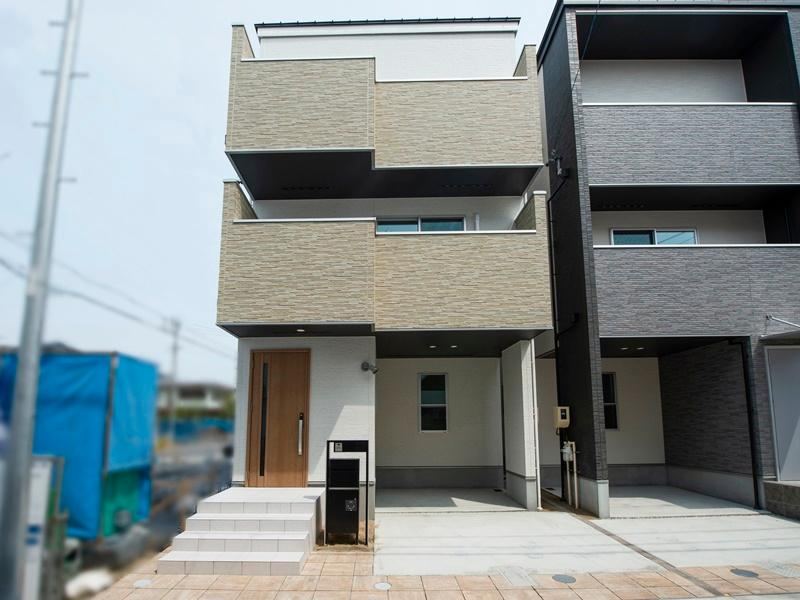 Modern 3LDK Home with Built-In Garage in Chikusa - Photo 1